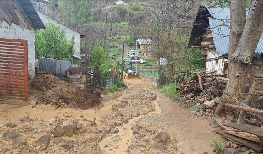 Sivas'ta şiddetli yağışlar sele neden oldu