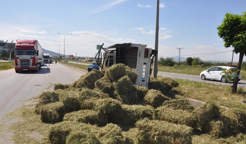 Takla atan kamyonetin sürücüsü yaralandı