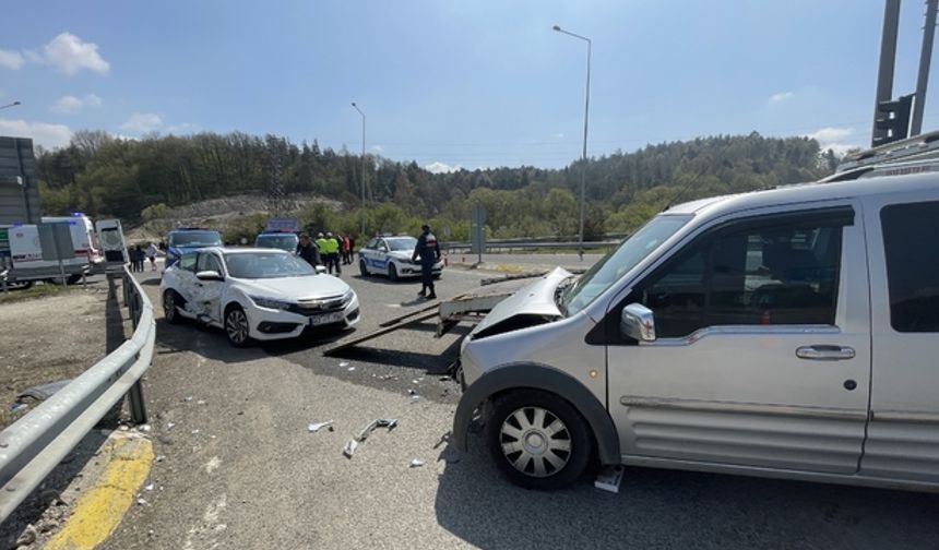 İki aracın çarpıştığı kazada 9 kişi yaralandı