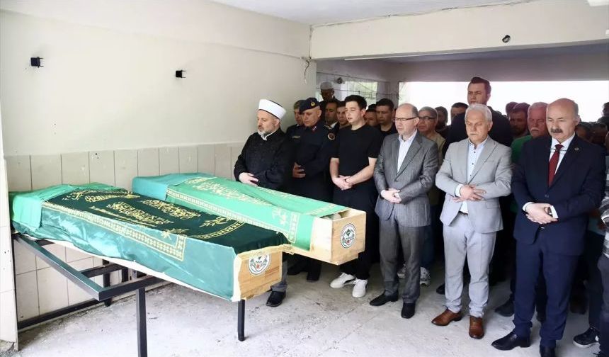 Lisede öldürülen kız kardeşler defnedildi