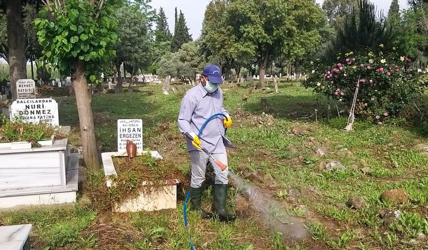 Efeler Belediyesi mezarlıklarda bakım çalışmalarını sürdürüyor