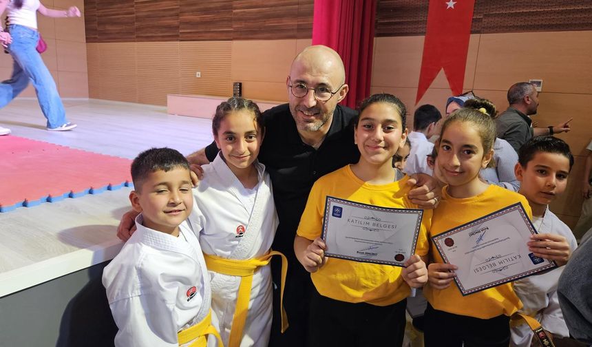 Başkan Zencirci genç karatecilerin sarı kuşaklarını bağladı