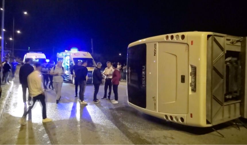 Servis minibüsünün devrilmesi sonucu 3 kişi yaralandı