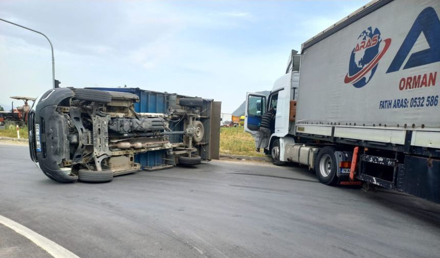 Tırla çarpışan kamyonetin sürücüsü yaralandı