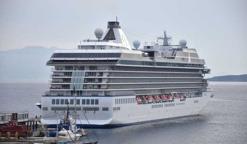 “Marina” kruvaziyeri 1194 yolcusuyla Bodrum’a demir attı