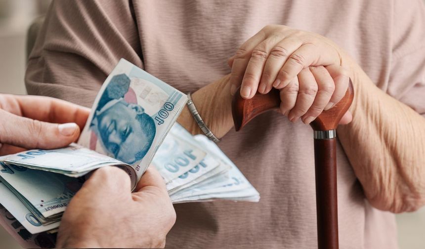 En düşük emekli maaşı komisyondan geçti!