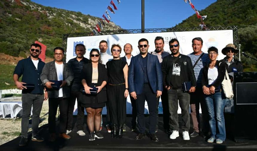 Kuşadası’nda mermer bloklar ‘adalet’ temasıyla hayat buldu