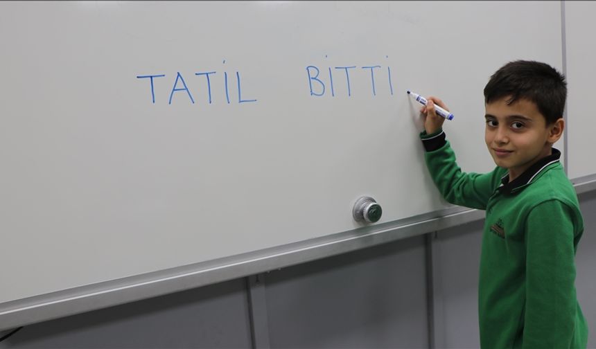 Bakan Tekin: Ara tatil uygulamasının kaldırılması değerlendirilecek