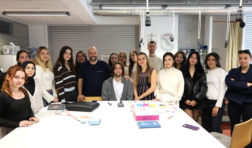 Kentin sokaklarını yapay zekayla tabloya dönüştürdüler