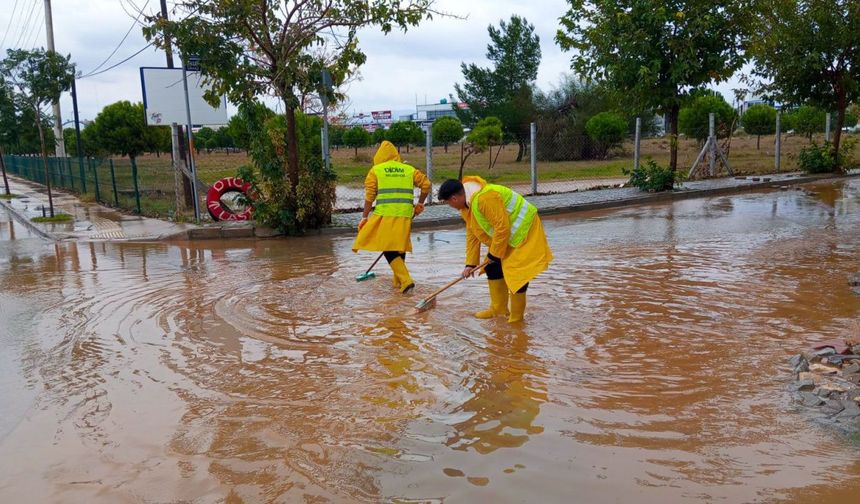 Didim’de yağış sonrası ekipler seferber oldu