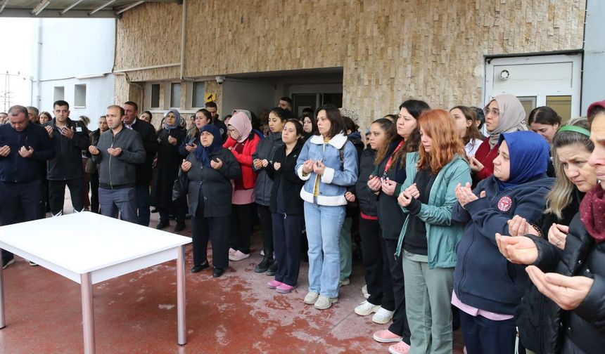 Midibüste hayatını kaybeden hemşire toprağa verildi