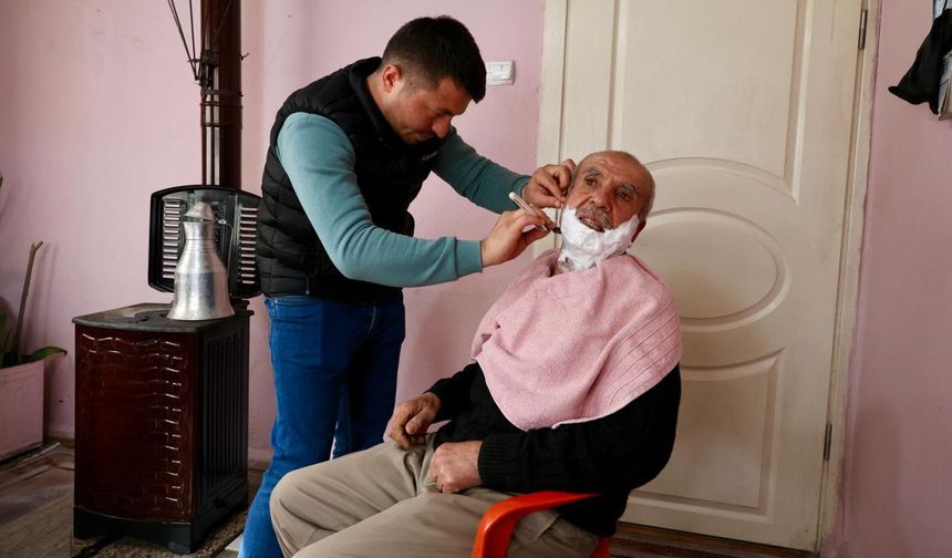 Çine’de ‘Evde Tıraş’ hizmetleri büyüklerin yanında