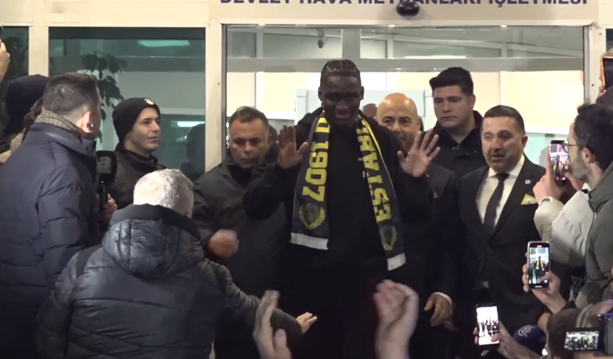 Fenerbahçe’nin genç golcüsü Cherif İstanbul’a geldi