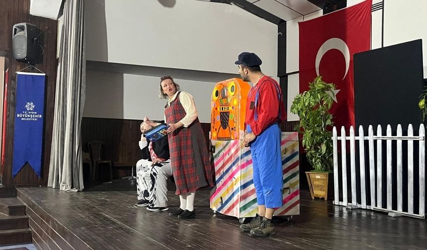 Çerçioğlu Karacasu’da çocukları tiyatro ile buluşturdu