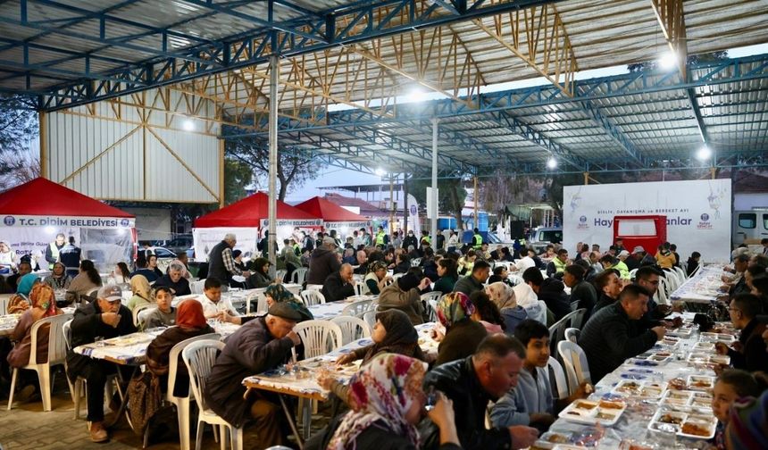 Didim Balat Mahallesi’nde ramazan bereketi sofralarda paylaşıldı