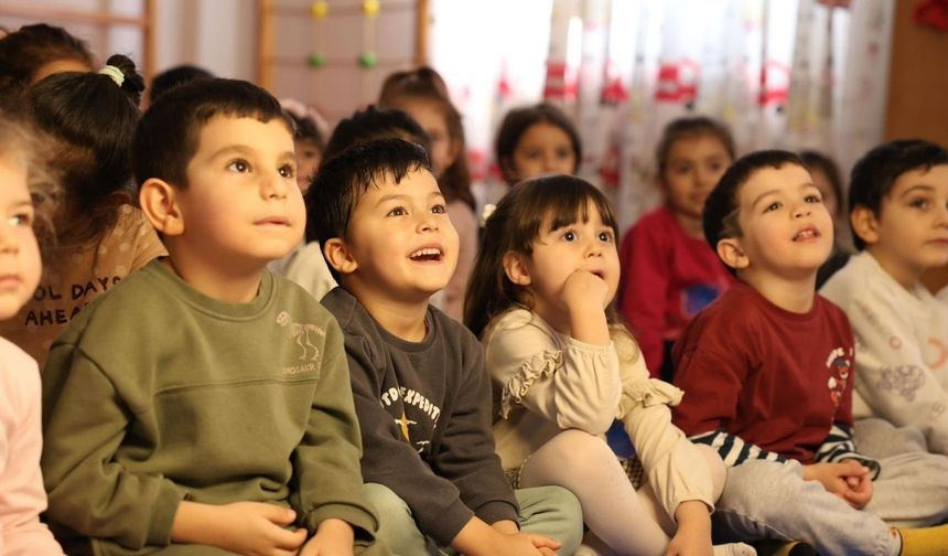 Didimli minikler Hacivat ve Karagöz ile buluştu