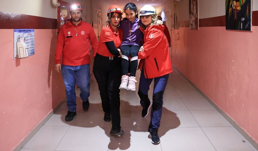 Efeler’de miniklere afet eğitimi