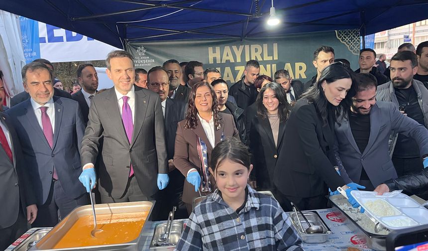 Bakan Bayraktar, Aydınlılarla Büyükşehir’in iftarında buluştu