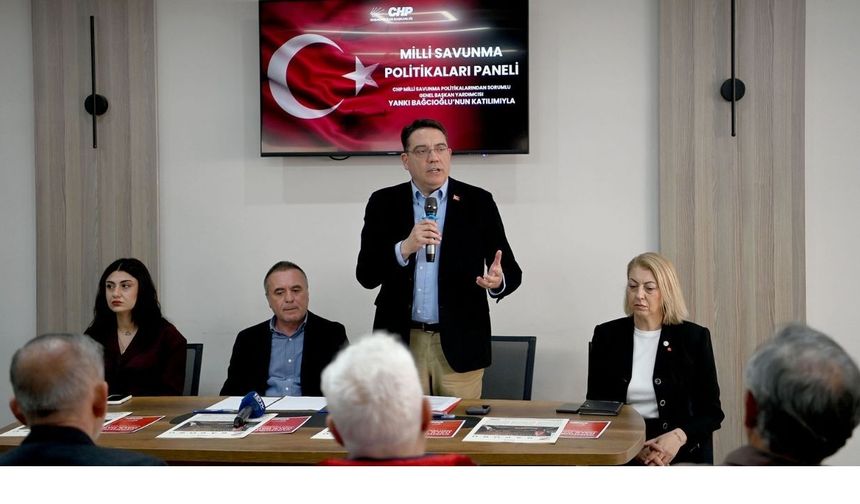 Kuşadası’nda “Milli Savunma Politikaları” paneli