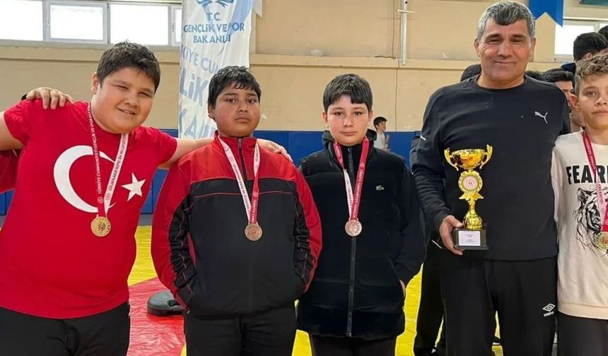 Kuyucaklı güreşçiler adından söz ettirdi