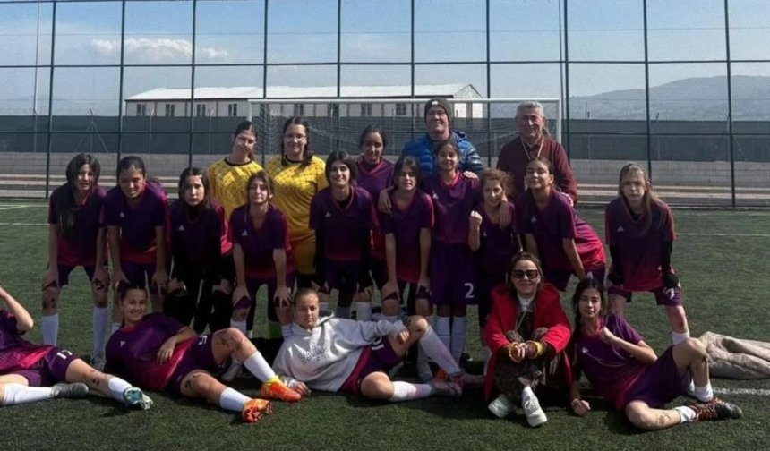 Nazillili kızlardan gururlandıran başarı