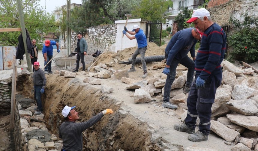 Bozdoğan Alamut Mahallesi’nde taş duvar yapımı tamamladı