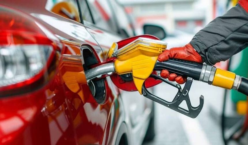 Akaryakıt tabelaları yine değişti! İşte 15 Mayıs 2026 güncel benzin ve motorin fiyatları