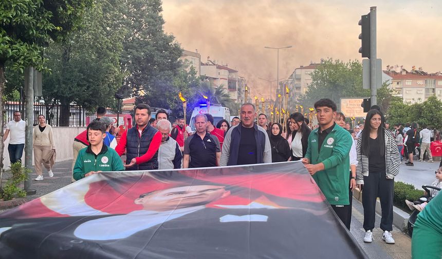 Aydın’da 19 Mayıs’a yakışan fener alayı