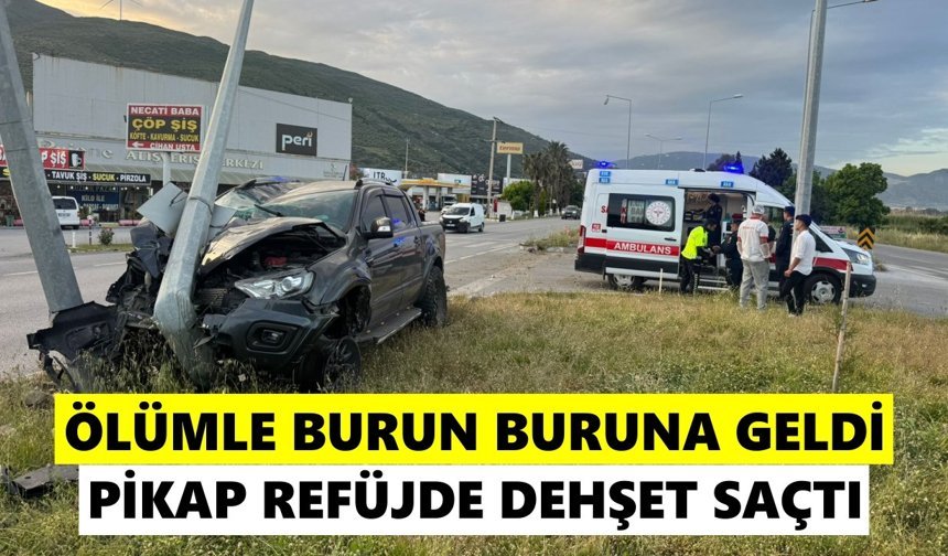 Ölümle burun buruna geldi. Pikap refüjde dehşet saçtı