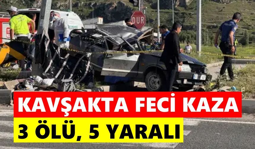 Kavşakta feci kaza: 3 ölü, 5 yaralı