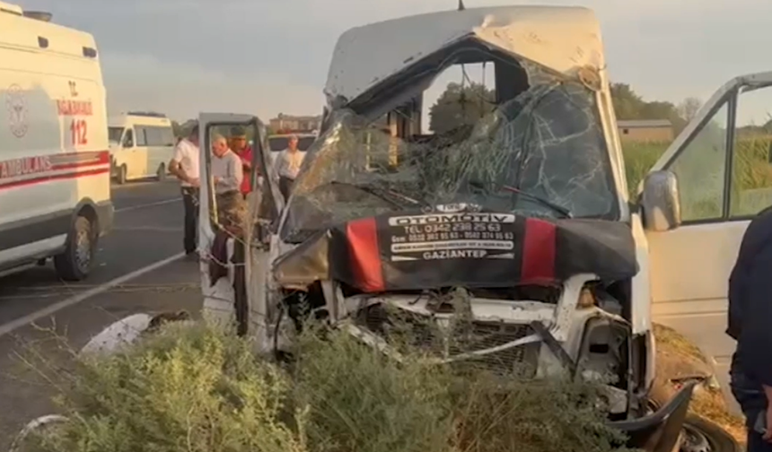 Denizli-Aydın otobanında feci kaza: 3 kişi hayatını kaybetti