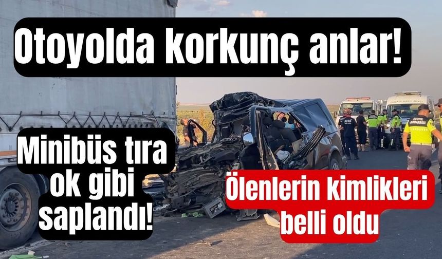 Otoyolda korkunç anlar! Minibüs tıra ok gibi saplandı!