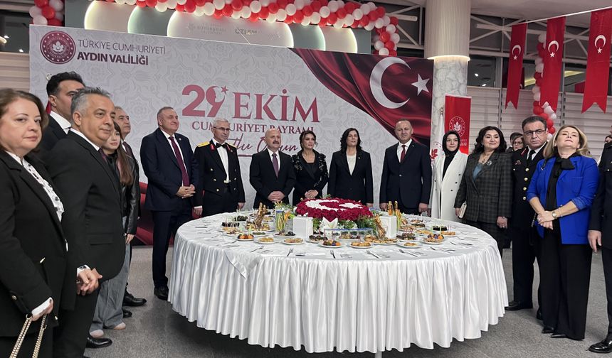 Aydın protokolü 29 Ekim resepsiyonunda bir araya geldi