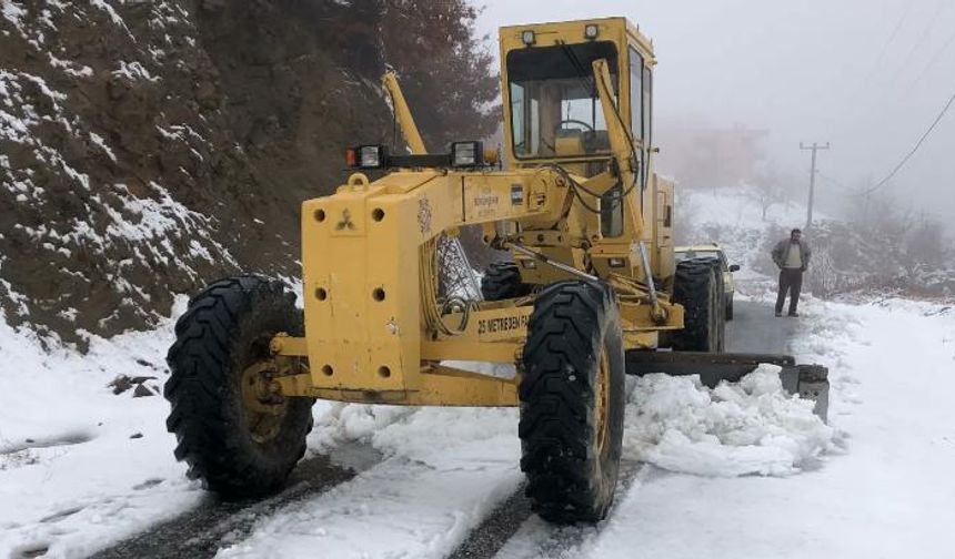 Aydın Büyükşehir Belediyesi ekiplerinin karla mücadele çalışmaları devam ediyor