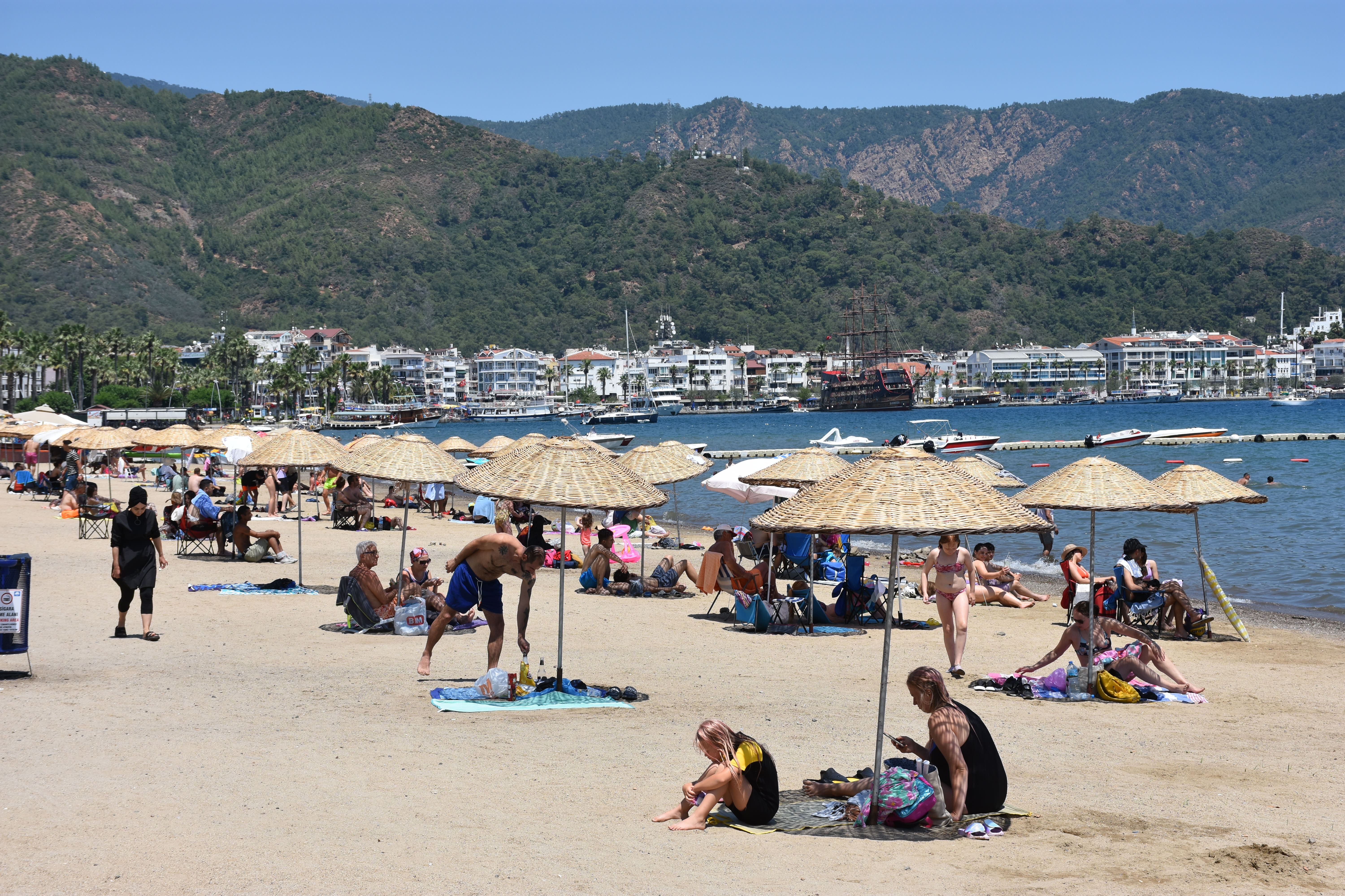AA-20230624-31515264-31515261-MUGLA_SAHILLERINDE_BAYRAM_TATILI_HAREKETLILIGI_YASANIYOR