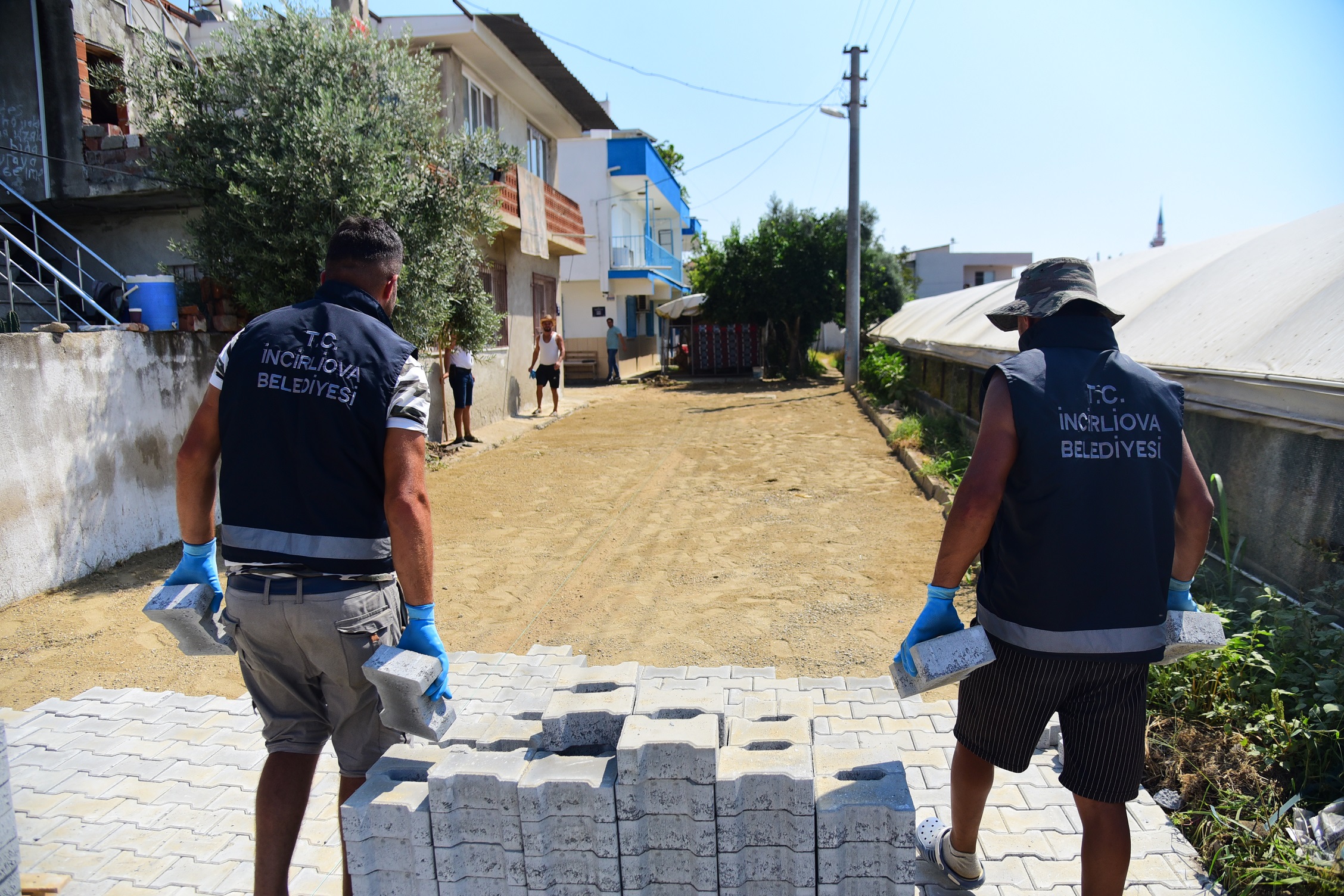 2-Incirliova Belediyesinin yol hamlesi tam kapasite sürüyor