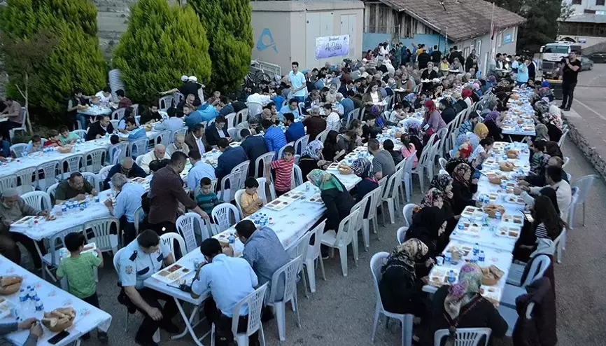 Vakıflar Genel Müdürlüğü ramazanda 81 ilde iftar sofrası kuracak - Yeni Kıroba