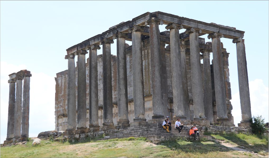 Kütahya'da Dağcılar Aizanoi'de Yürüyüş Yaptı
