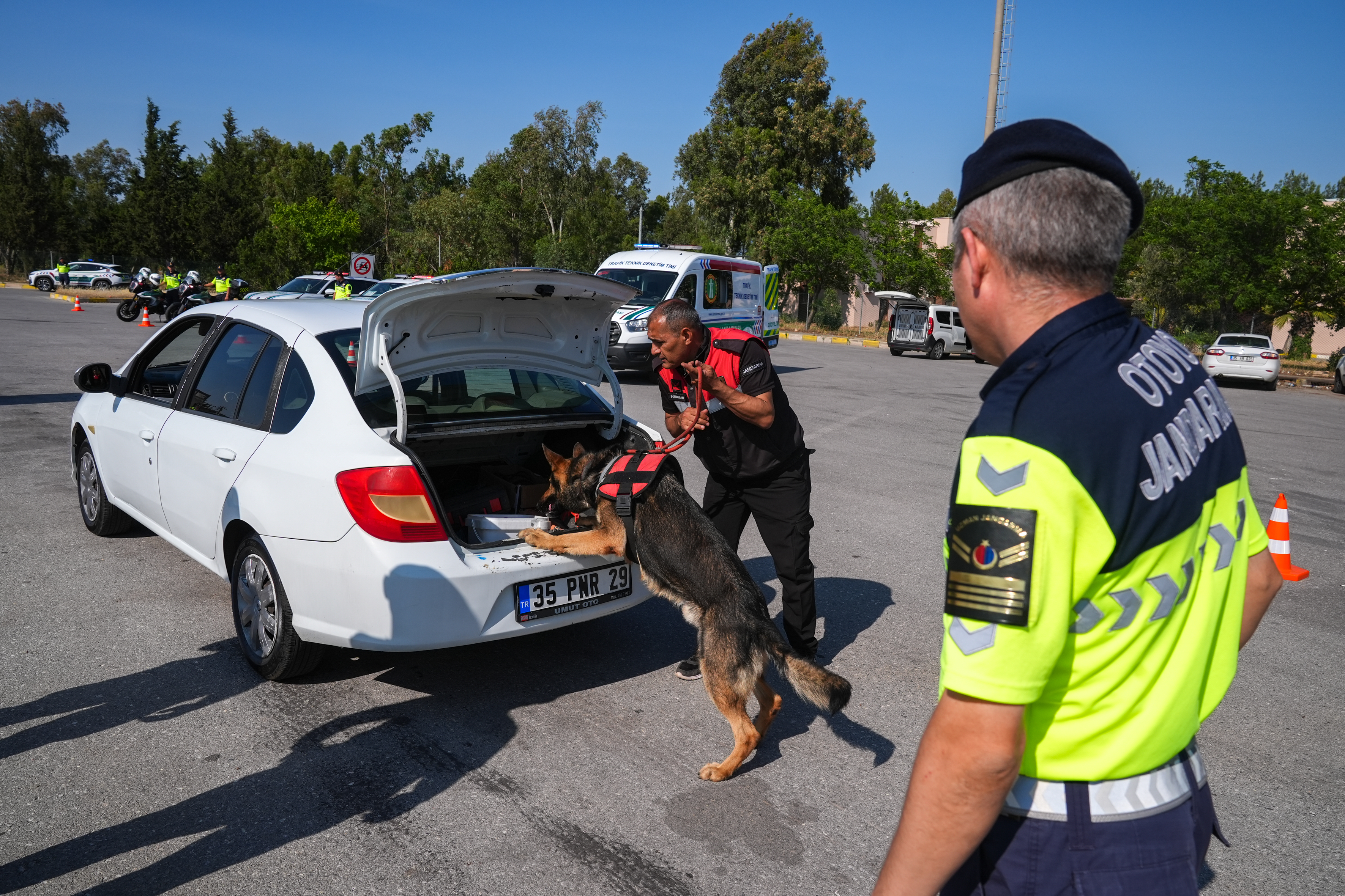 A A 20250605 38190436 38190430 O T O Y O L J A N D A R M A S I T R A F I K G U V E N L I G I I C I N B A Y R A M I Y O L D A G E C I R E C E K