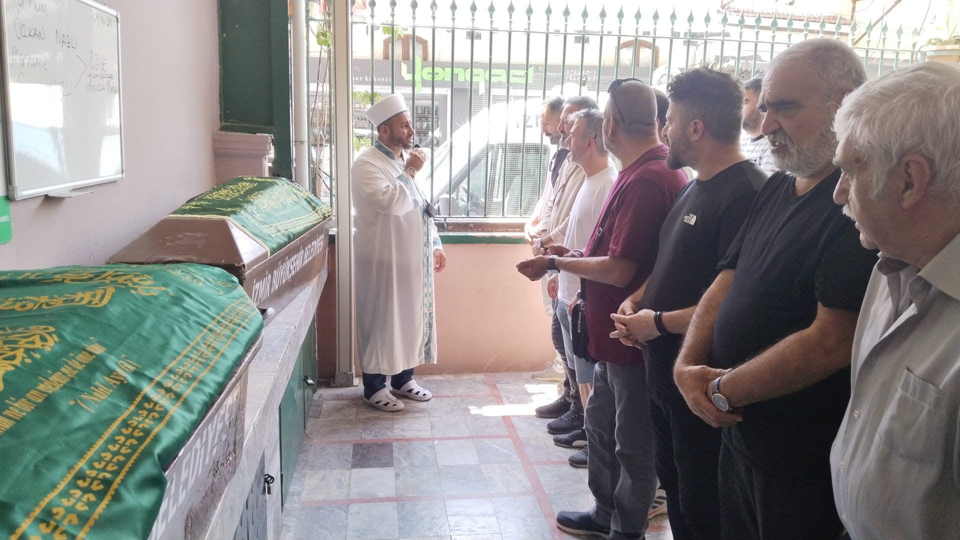 A A 20250609 38231133 38231131 I Z M I R D E Z I N C I R L E M E T R A F I K K A Z A S I N D A 5 K I S I O L D U 2 K I S I Y A R A L A N D I