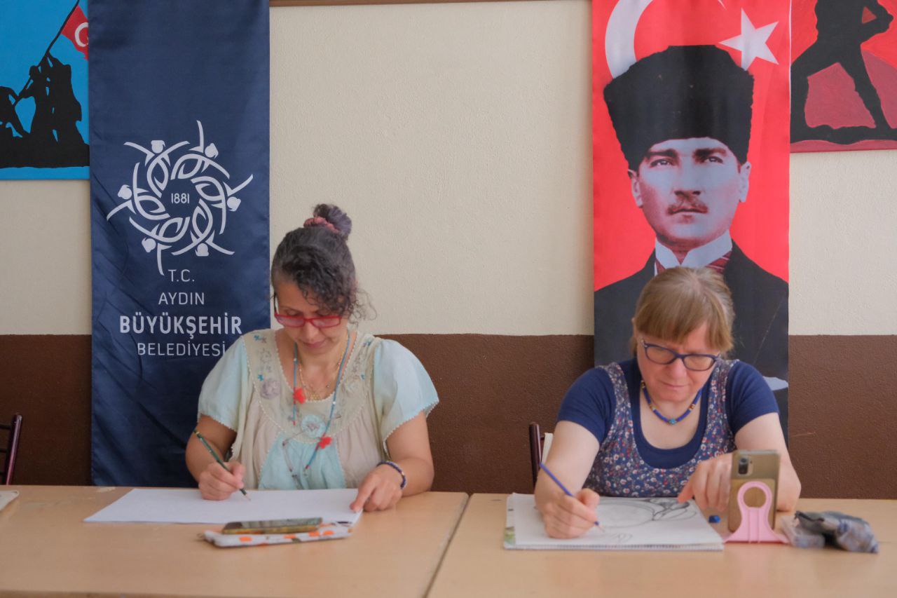 Büyükşehir'in Yaz Resim Kursları Ilgi Görüyor (2)