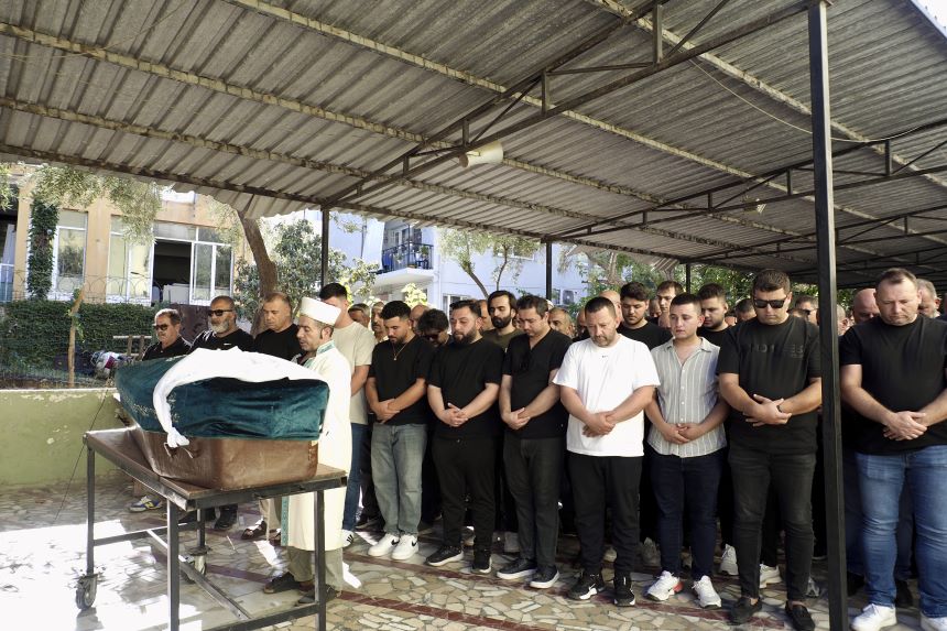 Eski Eşi Tarafından Bıçaklanarak Hayatını Kaybeden Kadının Cenazesi Defnedildi2