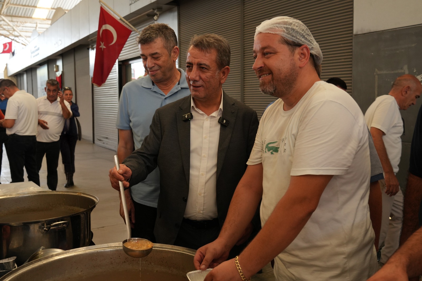 Başkan Yetişkin Cuma Pazarında Halkla Buluştu (1)