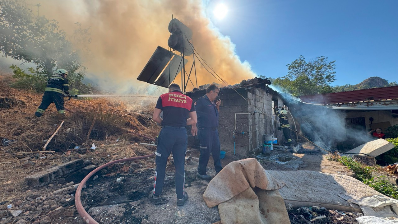 Muğla’da Korkunç Olay Uyuşturucu Bağımlısı Genç Evini Ateşe Verdi (7)