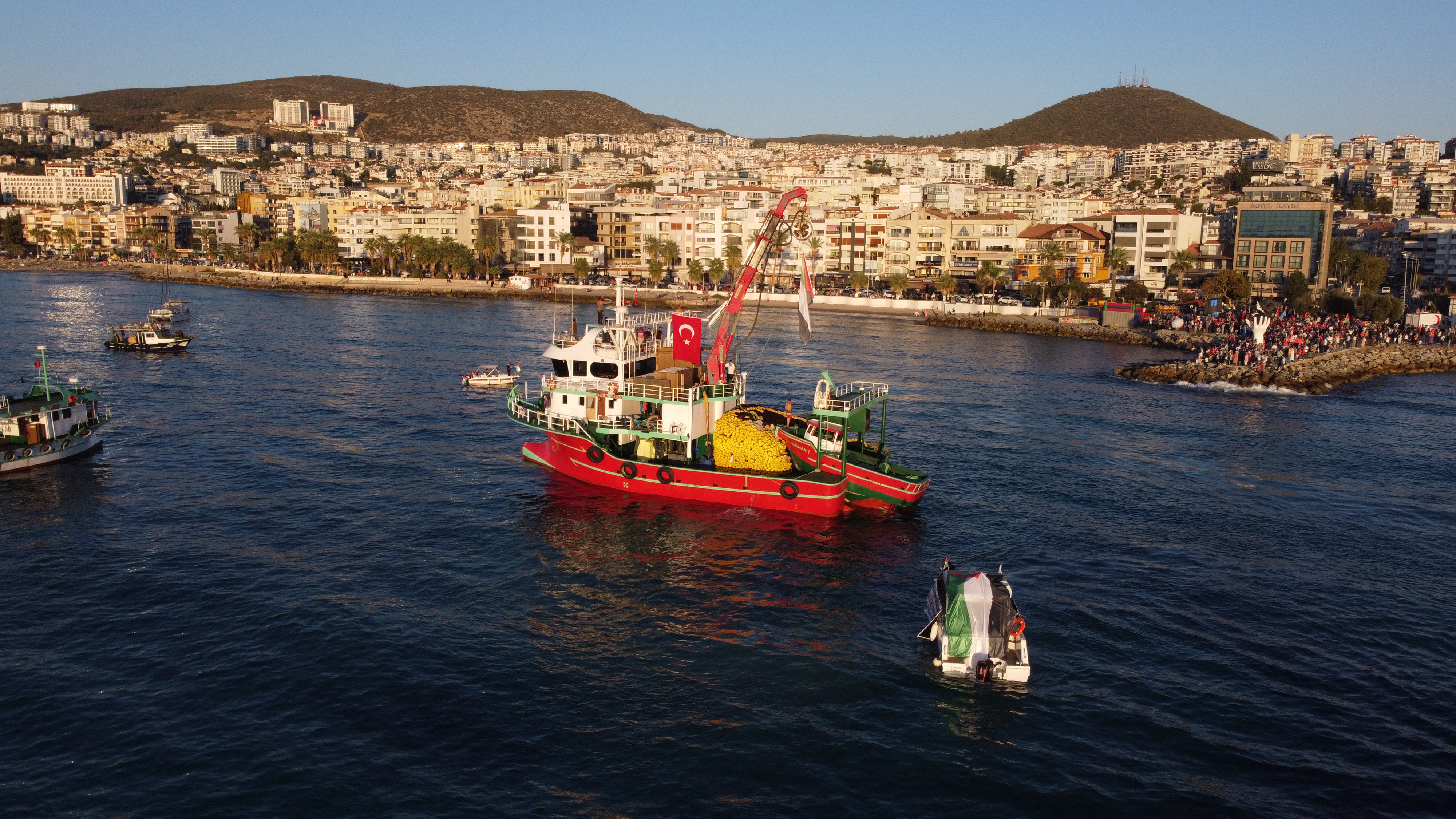 Aydın Kuşadası'ndan Küresel Sumud Filosu'na destek