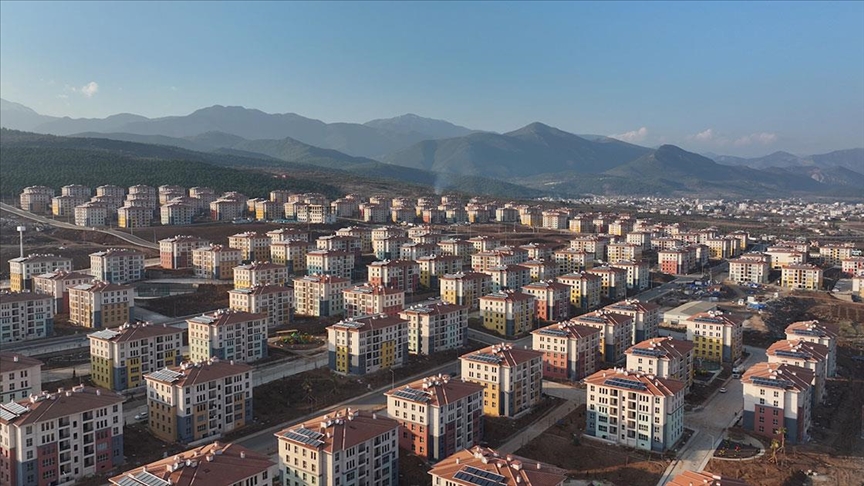 Deprem bölgesinde büyük teslimat: Konutlar sahipleriyle buluşuyor