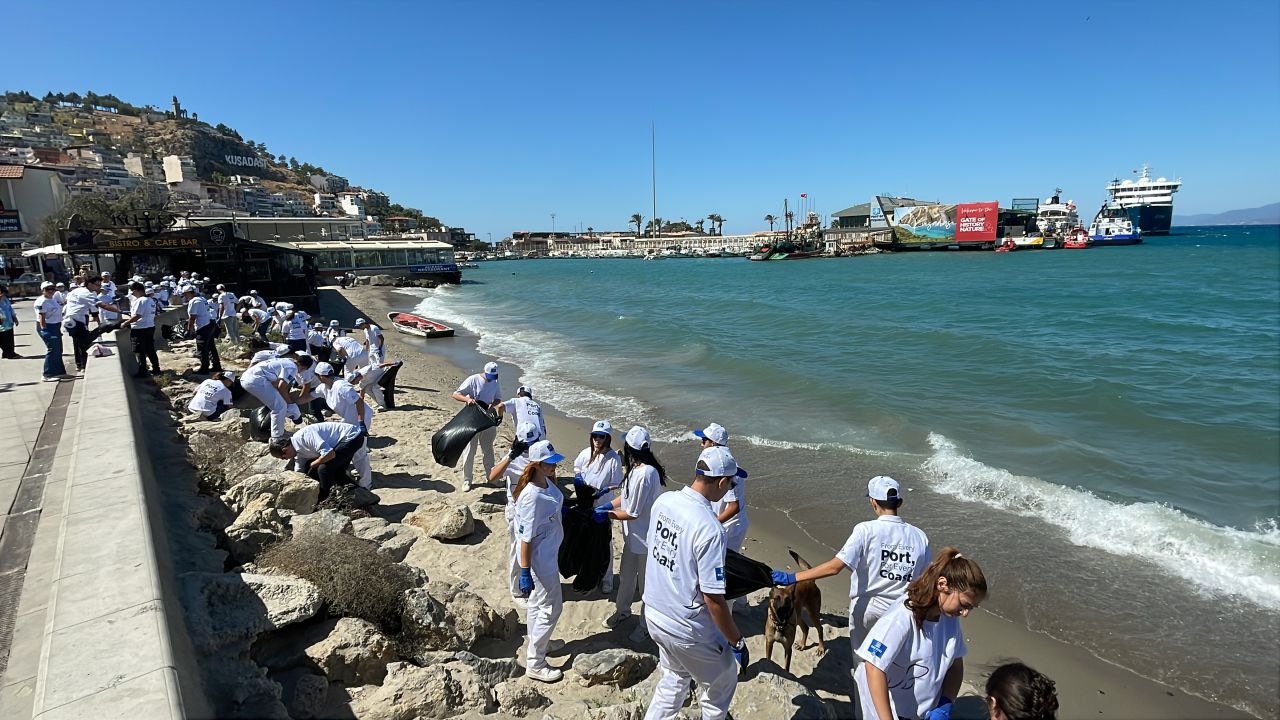 Kuşadası’nda Kıyı Temizliği Etkinliği Düzenlendi3