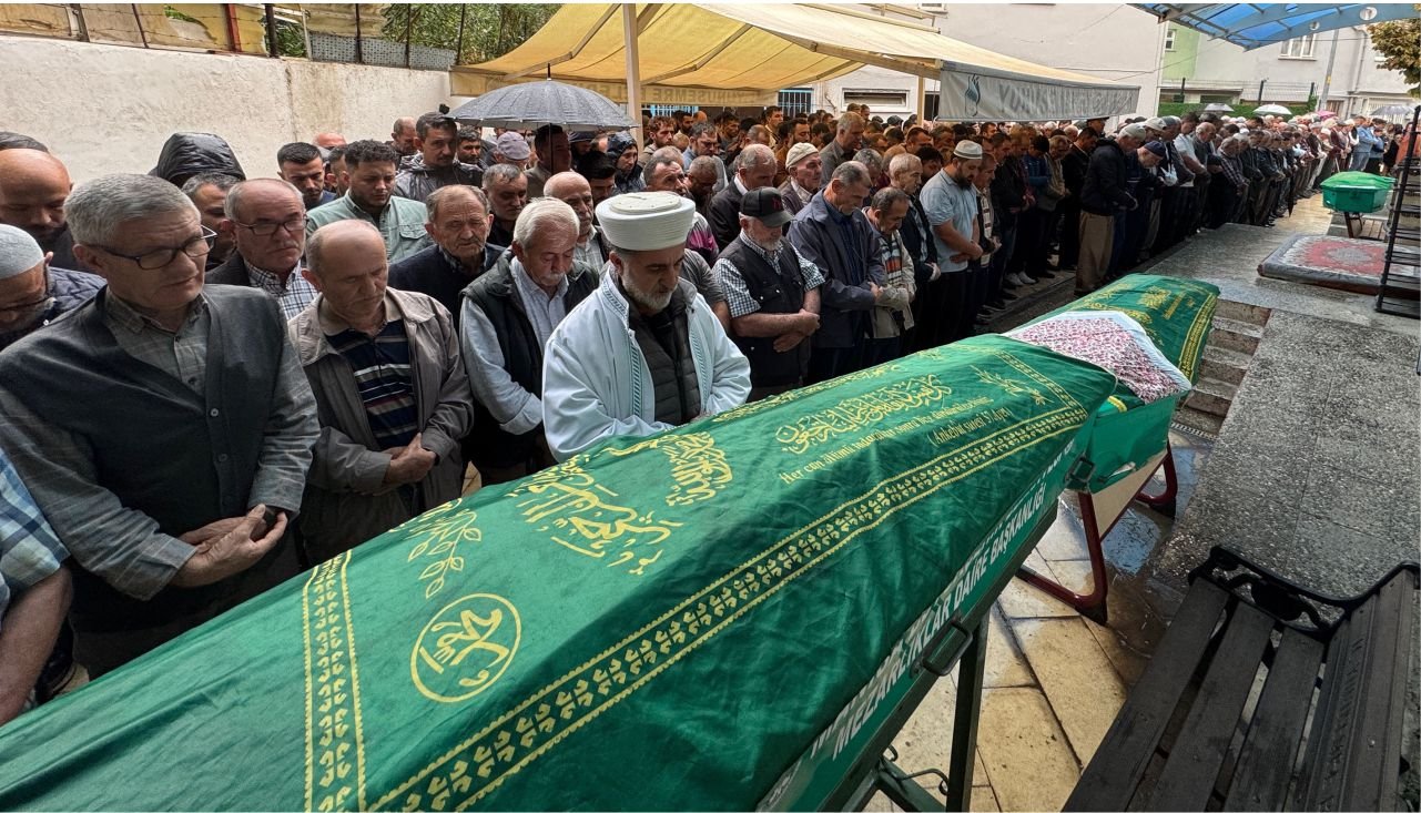 Trafik Kazasında Hayatını Kaybeden 5 Kişi Için Cenaze Töreni Düzenlendi