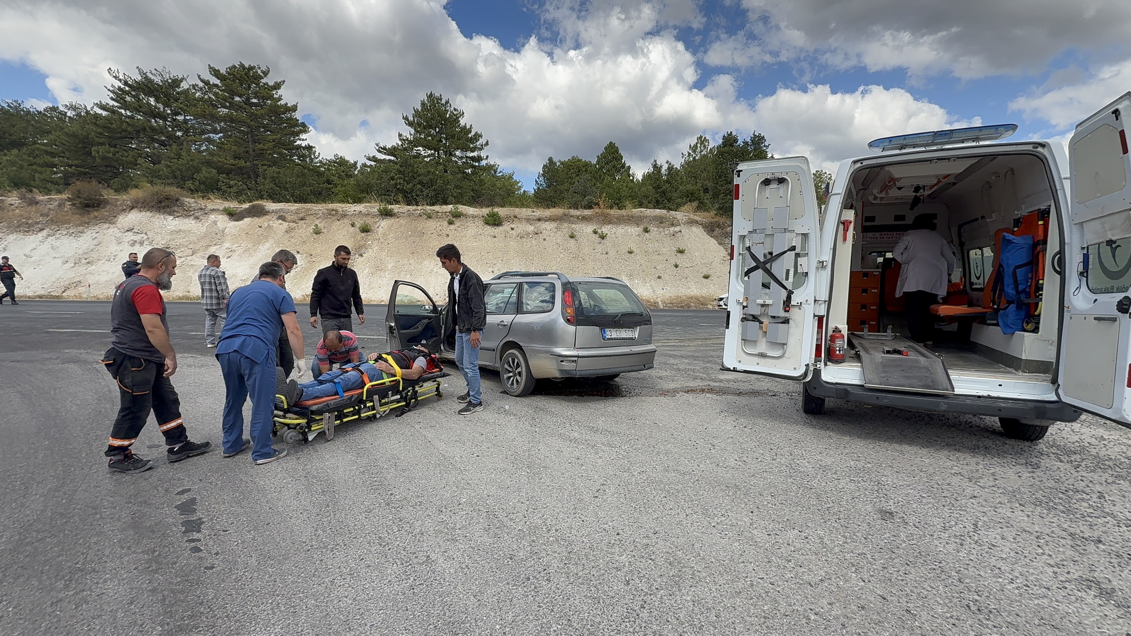 Traktör Ile Otomobil Çarpıştı, 2 Yaralı (3)