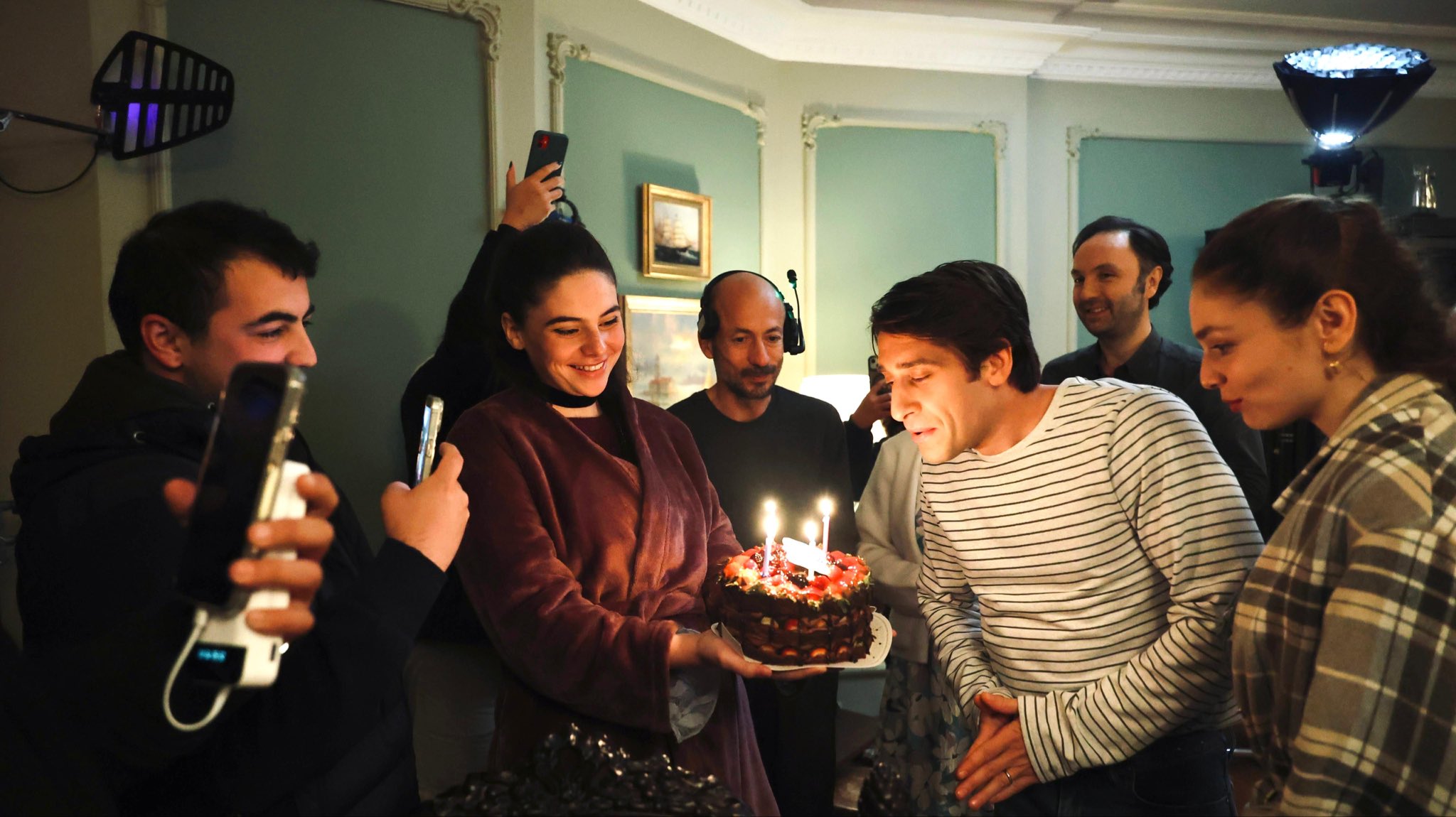 Bora Akkaş’a Veliaht Setinde Sürpriz Kutlama! (1)